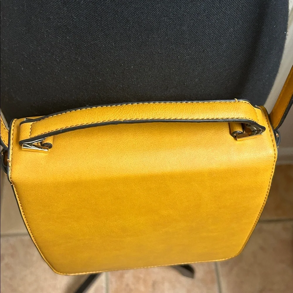 Purse, Brown camel 100% PVC, Lining 100% Polyester with gold snap closure, EUC